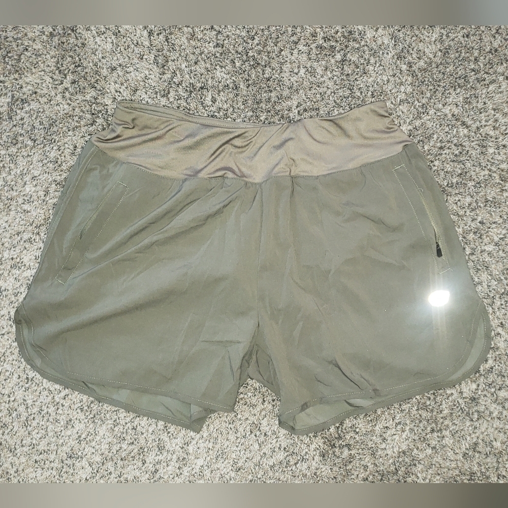 Maroaut|NWT| Relaxed Fit Athletic Shorts with Curved Hem